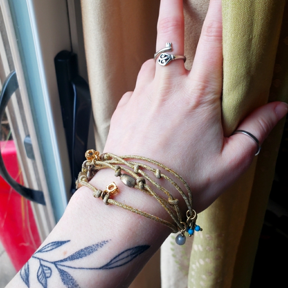 Y2K Juicy Couture sparkly gold layered charm bracelet!